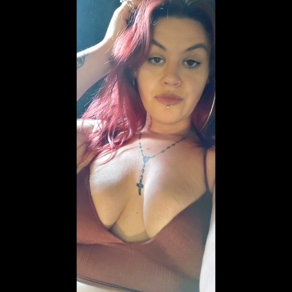 Meet your Posher, Stephany - Picture 3 of 5